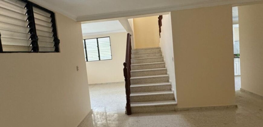 CASA DE DOS NIVELES