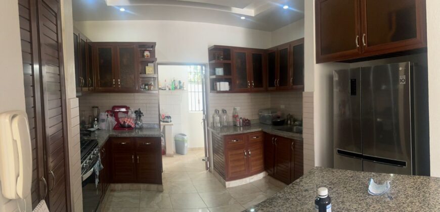 Casa en Residencial Don Antolin